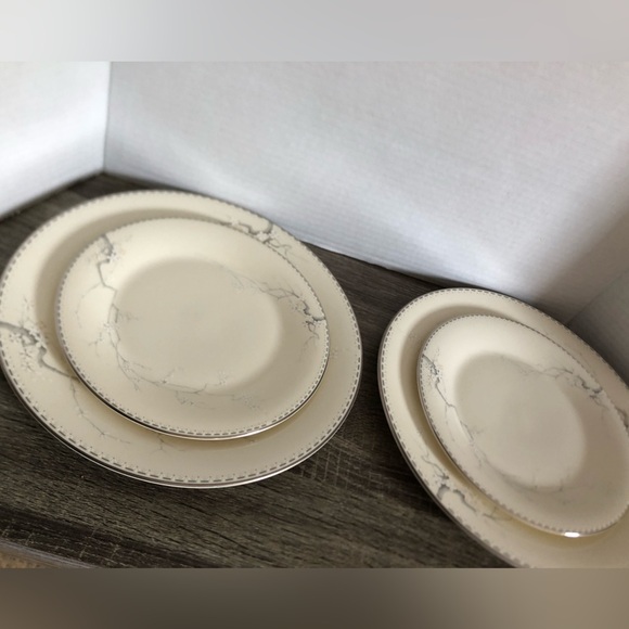 1985 Royal Doulton Angela Plate Set - Picture 5 of 12